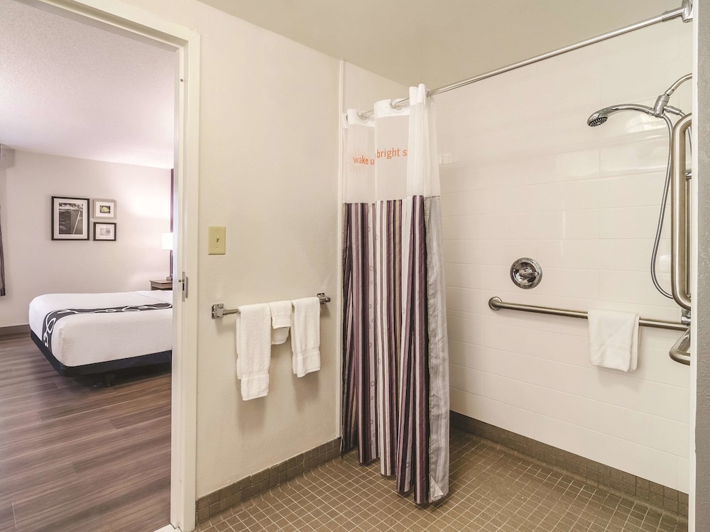 La Quinta Inn & Suites by Wyndham Myrtle Beach - N Kings Hwy 19/42