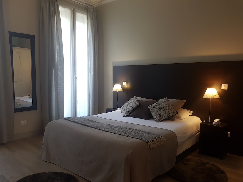 HOTEL D'ARGENSON 13/75