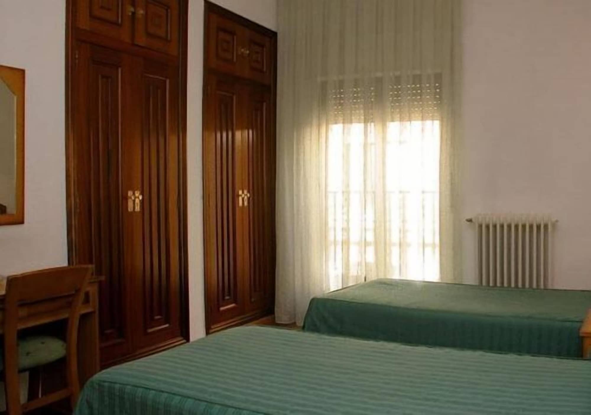 ROOM, TRIPLE
