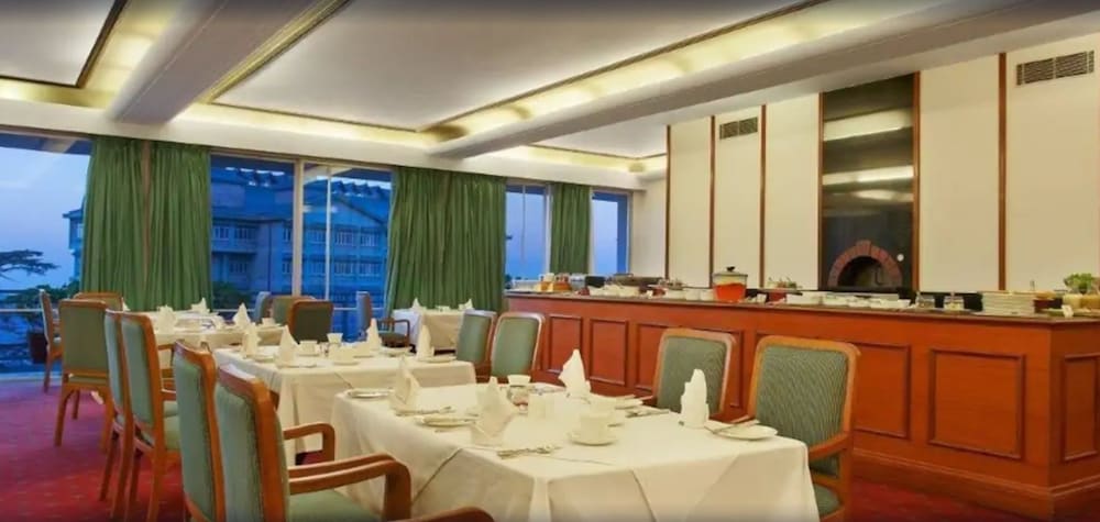 CLARKES HOTEL 34/50