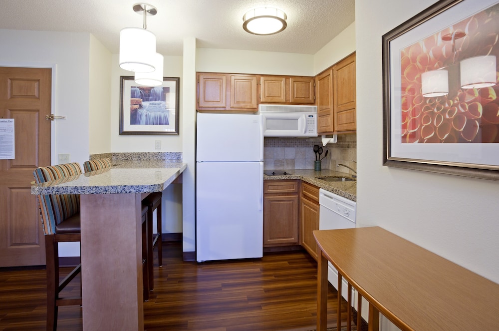 Staybridge Suites Minneapolis-Bloomington 63/79