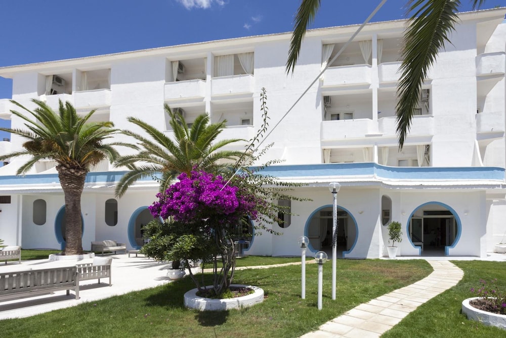 Sud Beach Hotel 48/53