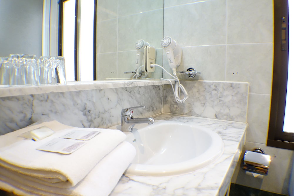 Tripolis Toledo Hostal 41/44