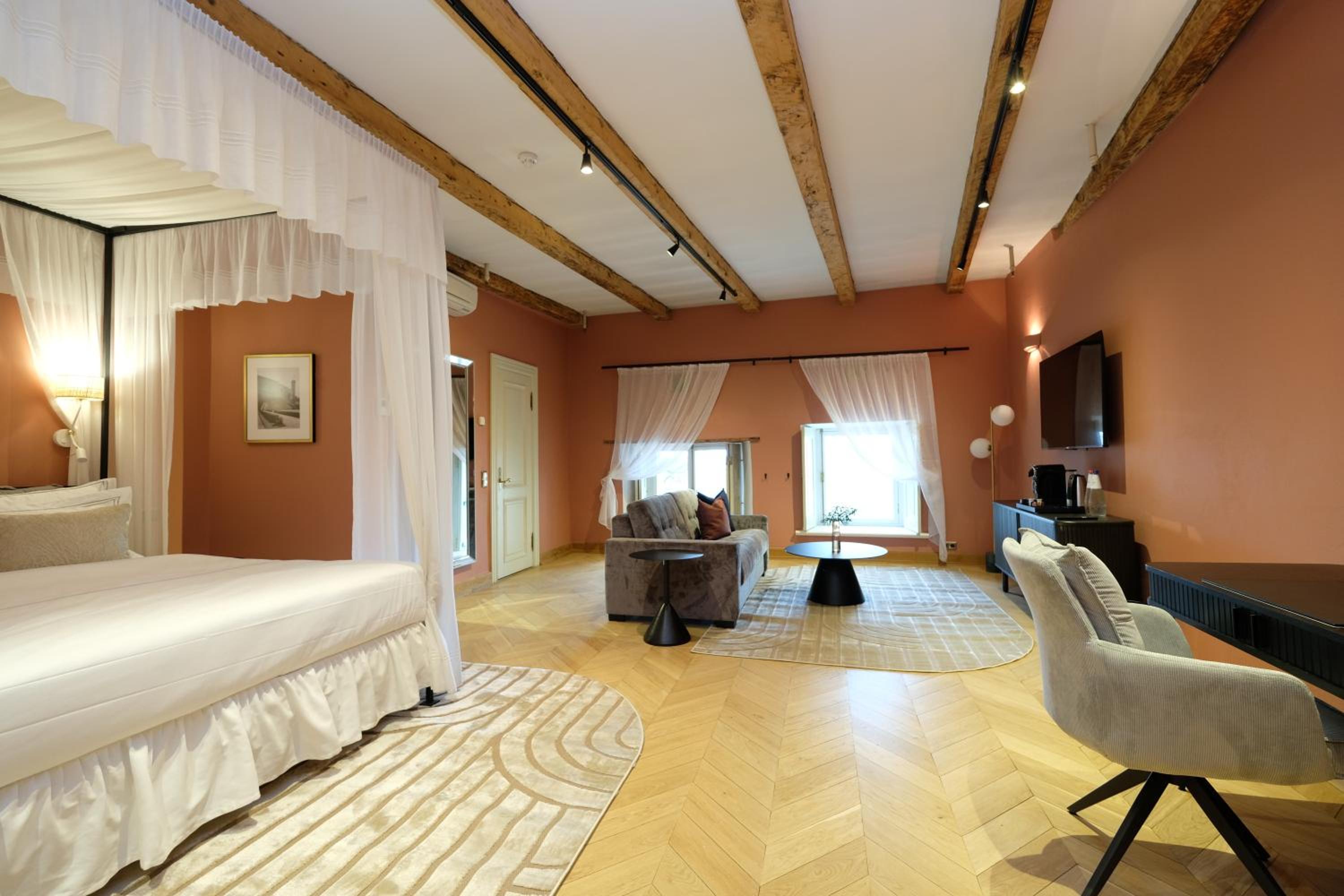 جناح جونيور