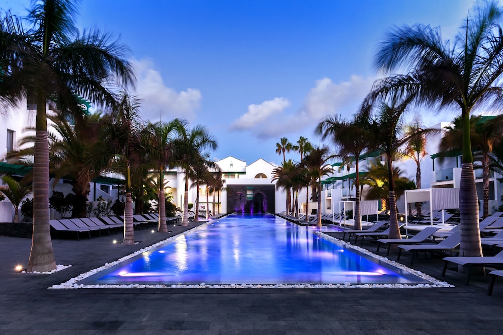 Barcelo Teguise Beach - Adults only in COSTA TEGUISE