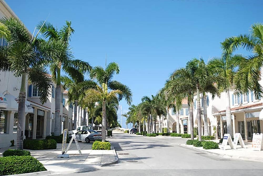 Inn At Grace Bay 26/33