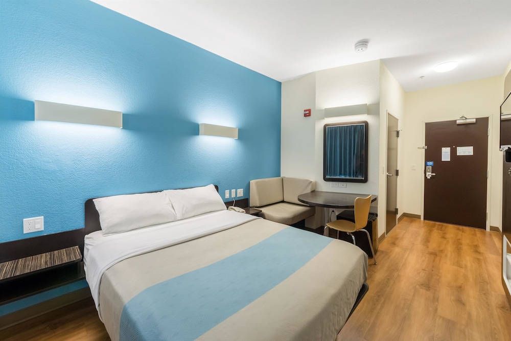 Motel6 Laredo, TX - Airport 35/66