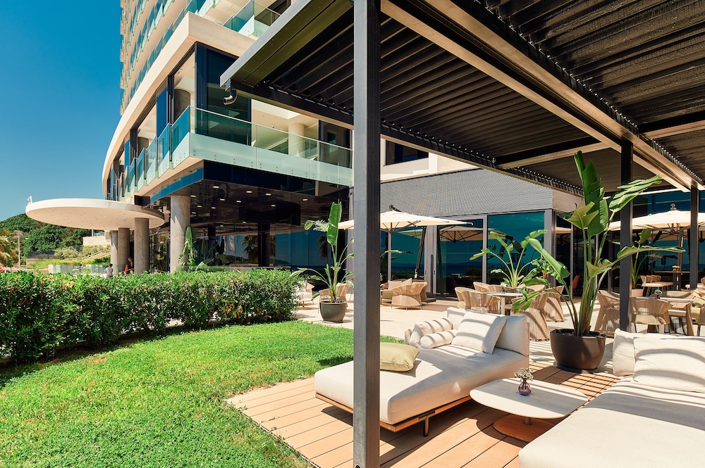 Amphora Hotel 77/80