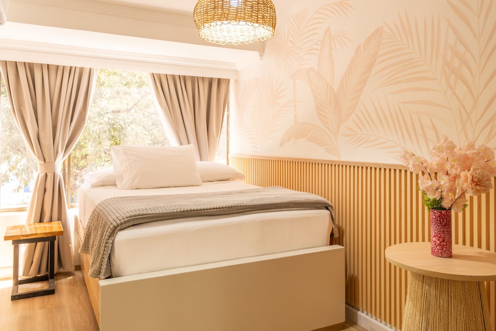 ROOM, SINGLE, DOUBLE BED