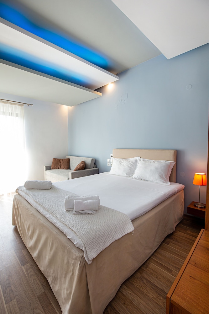 Kamari Beach Hotel 18/65