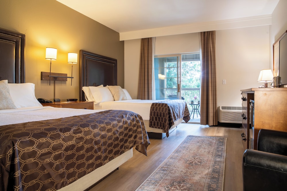 Deluxe, 2 Queen Beds, Golf Course View