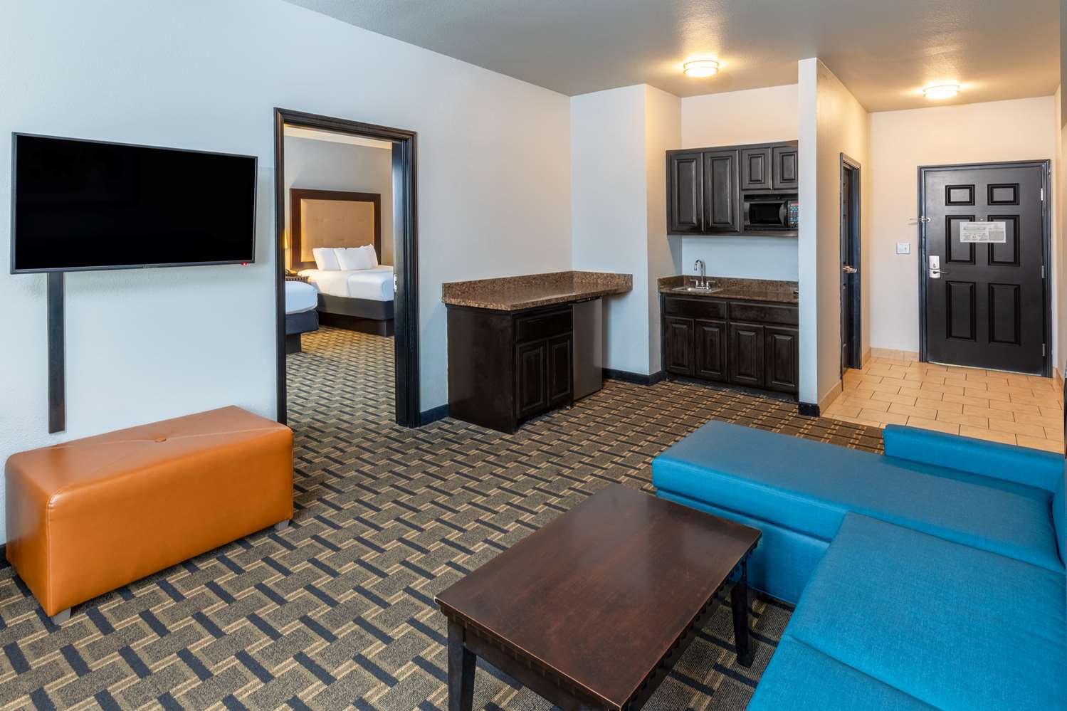 La Quinta Inn and Suites by Wyndham Mt. Pleasant 45/72