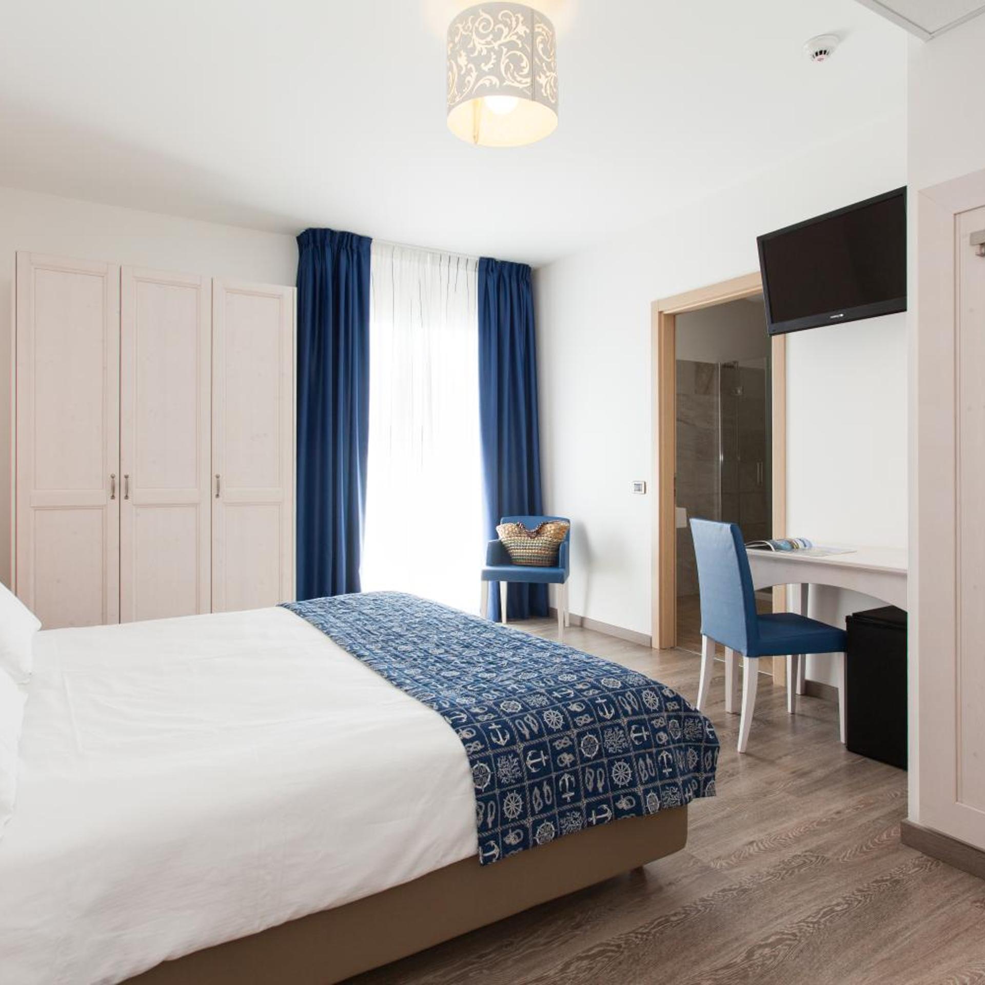 Comfort, Double or Twin Bed, Lateral Side Sea View