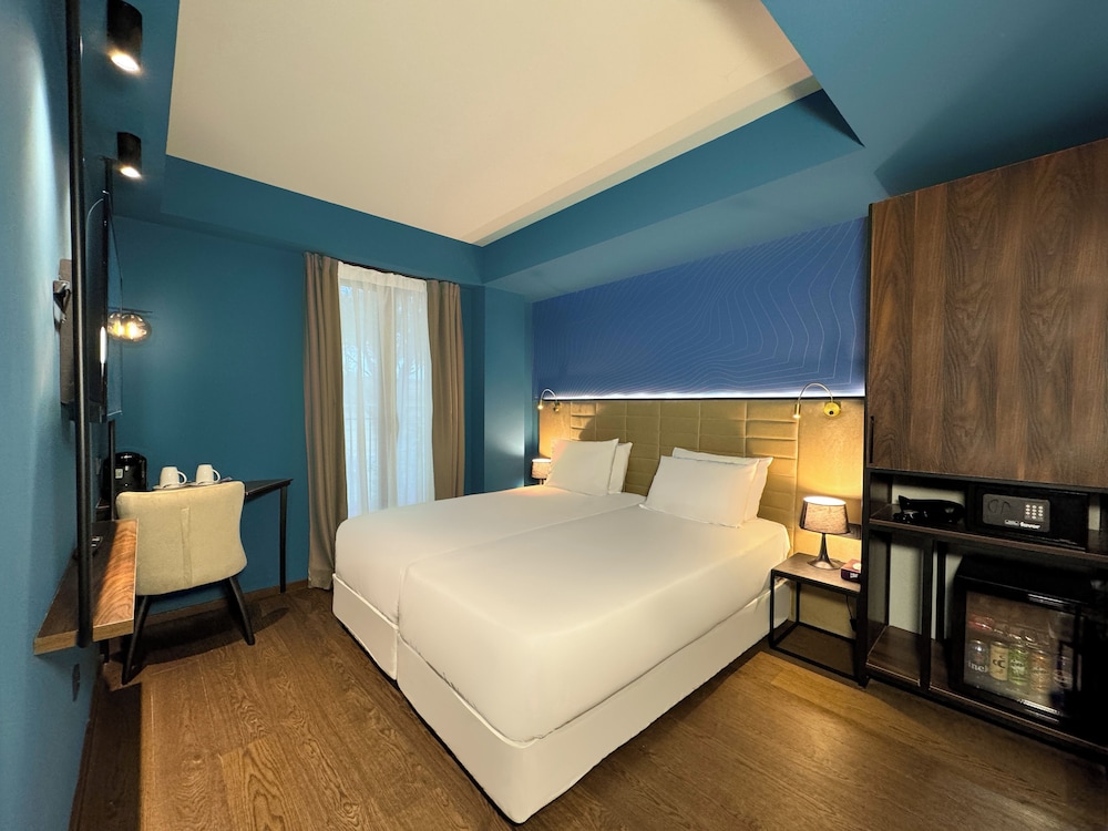 STANDARD, TWIN BEDS, CITY VIEW