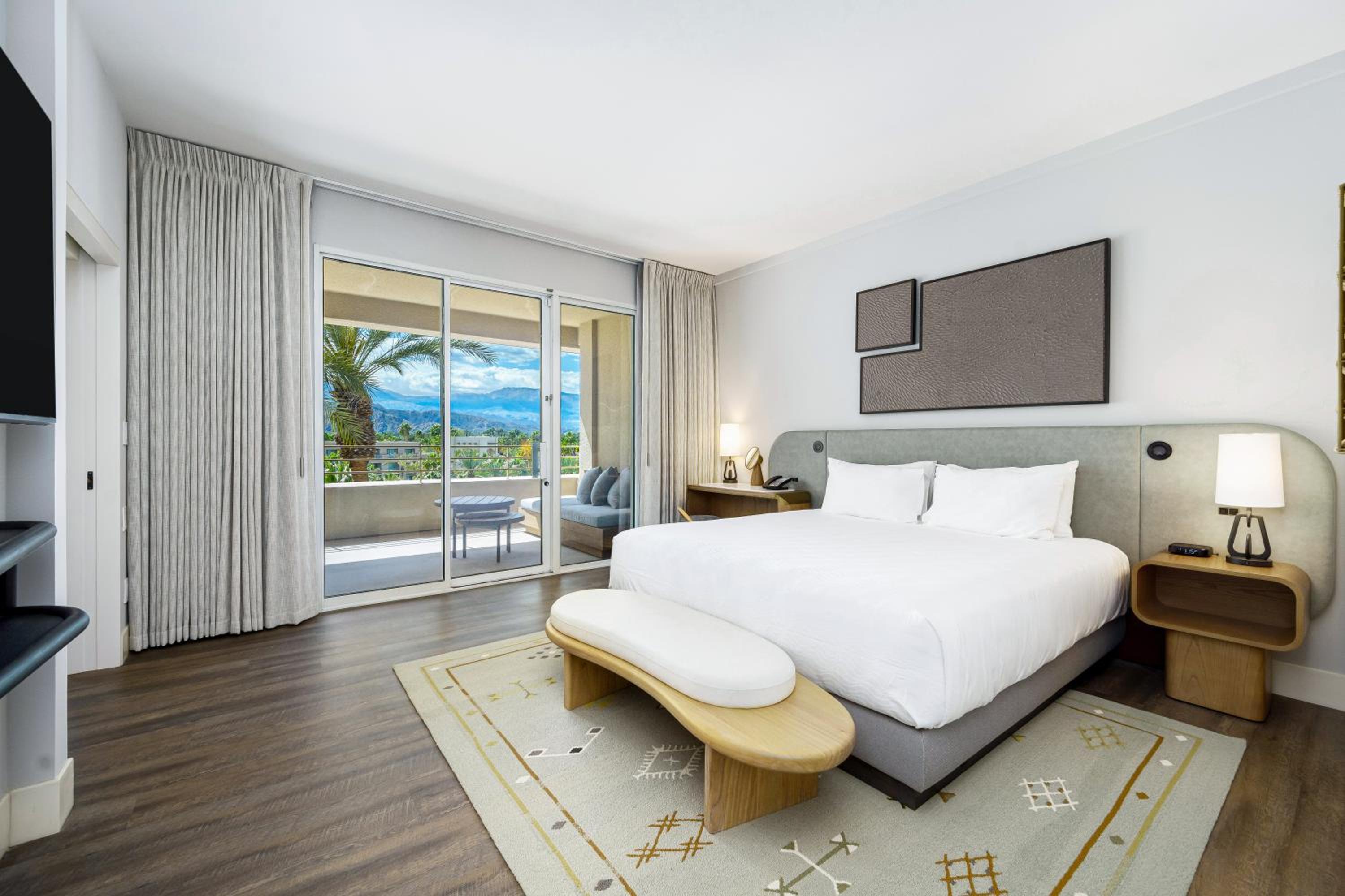 Penthouse Suite, Accessible