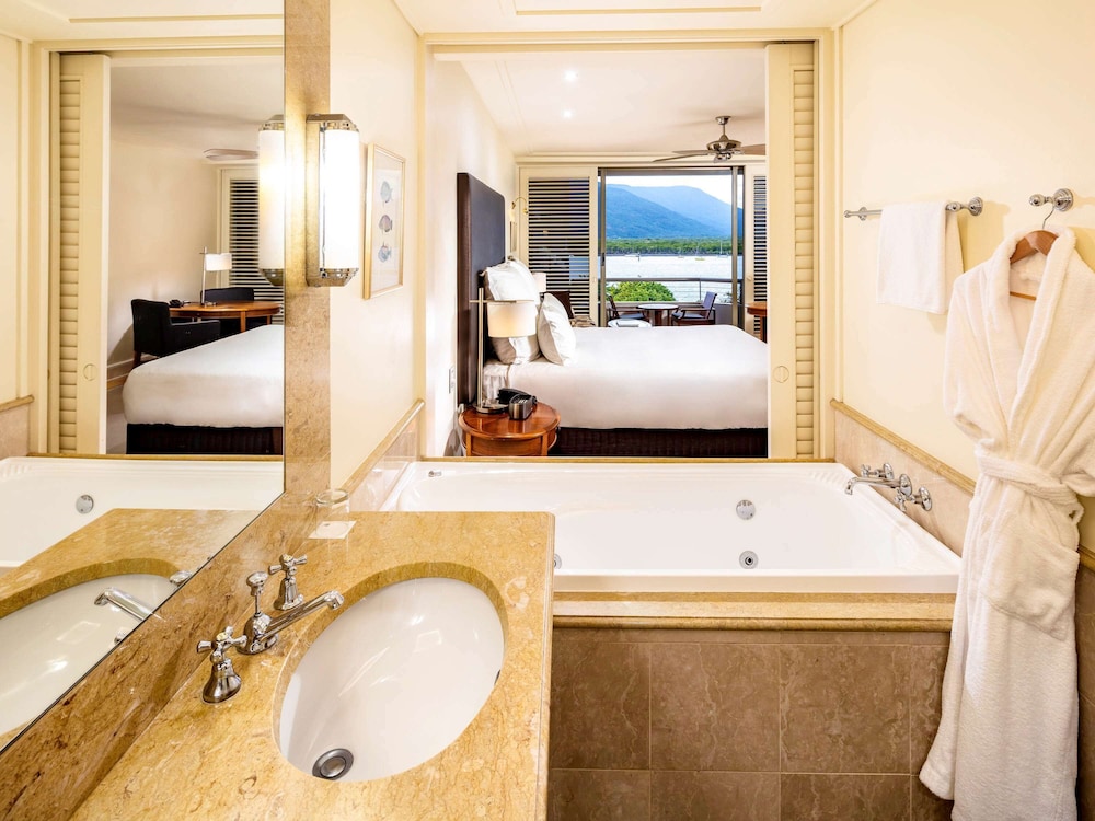 The Reef Hotel Casino Cairns - Handwritten Collection 28/74