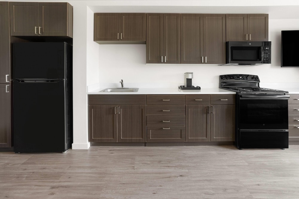Hawthorn Extended Stay by Wyndham Alpine 16/49