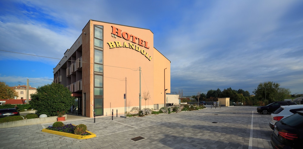 Hotel Brandoli 48/51