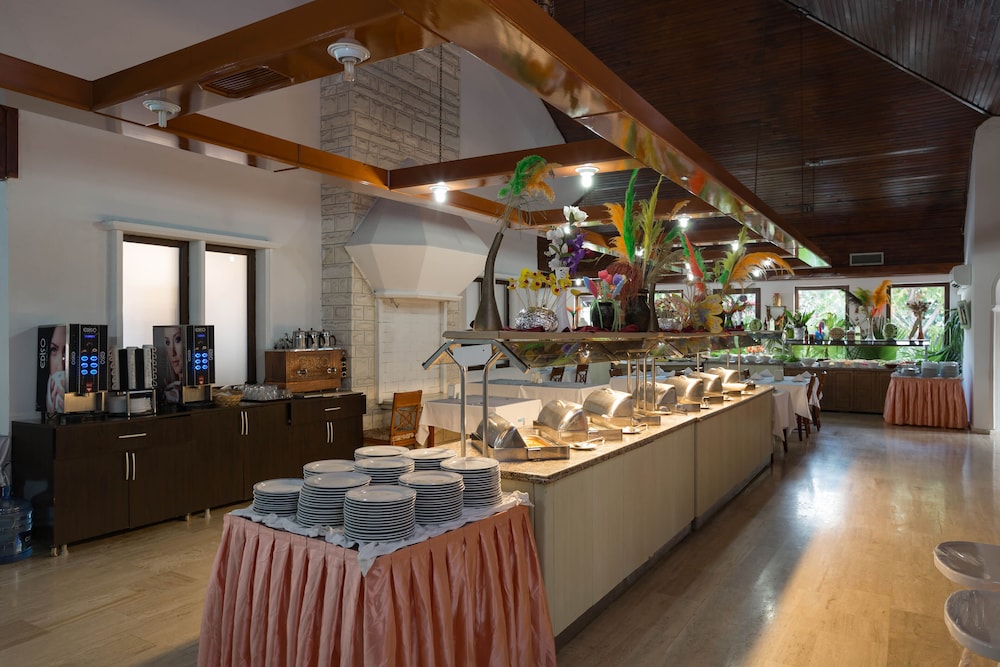 Club Akman Beach Hotel 4/50