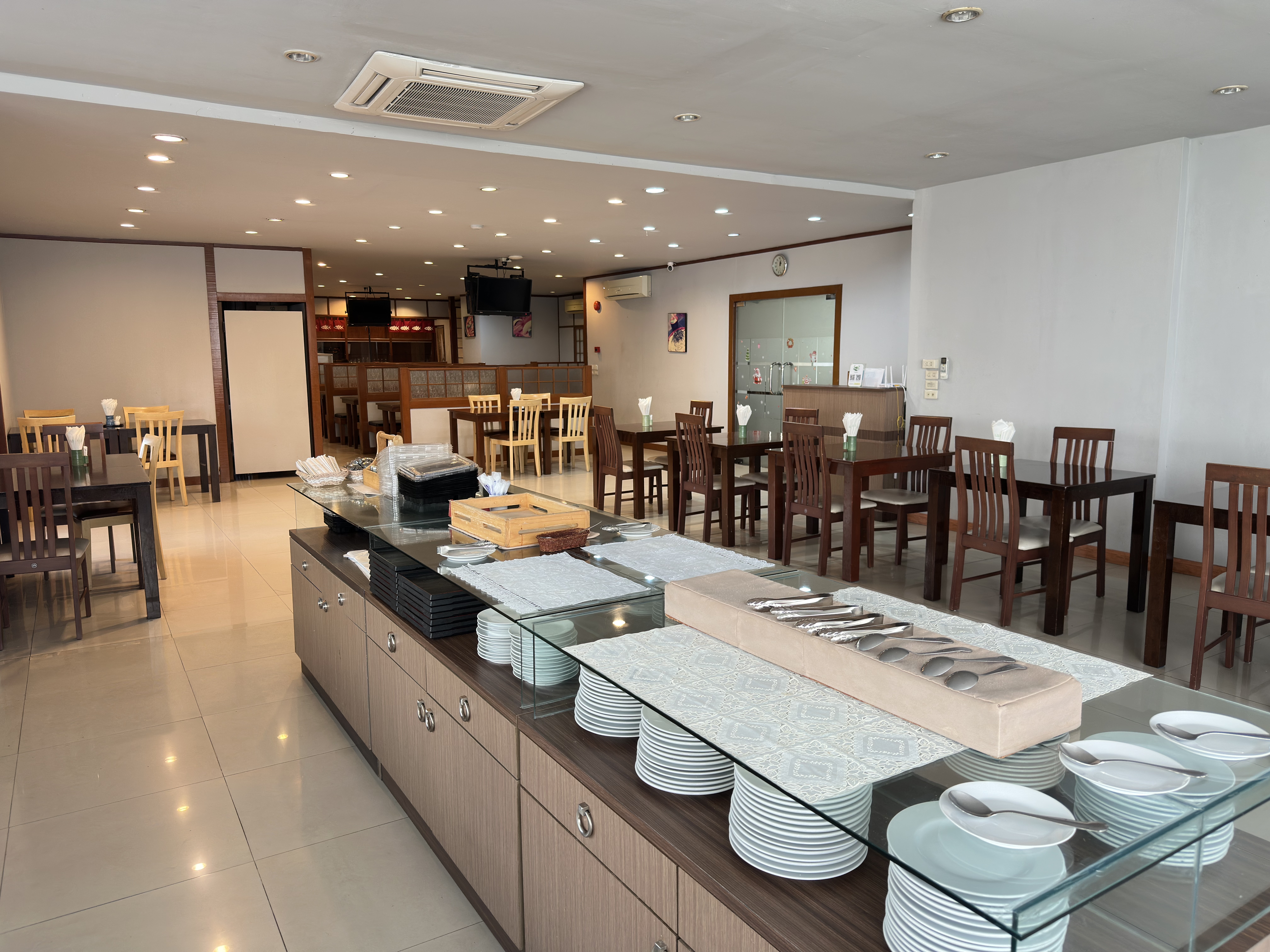 J Town Serviced Apartments Hotel 50/58