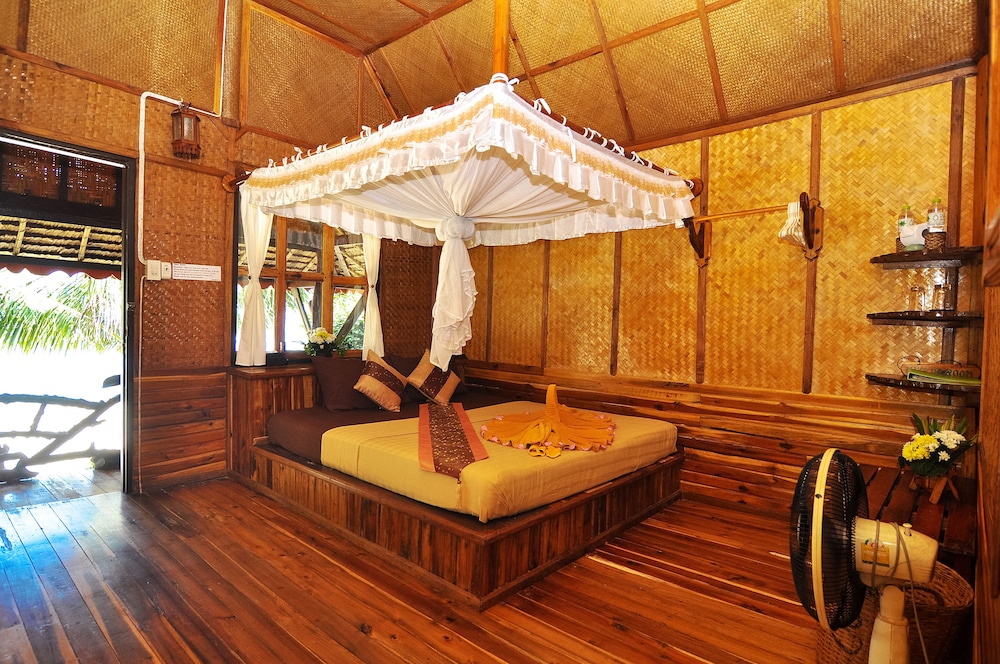 Phi Phi Relax Beach Resort 38/71