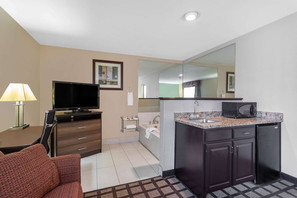 Clarion Pointe Harrodsburg 24/28