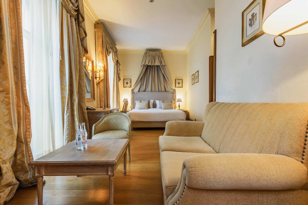 Hotel Real Palacio 27/76