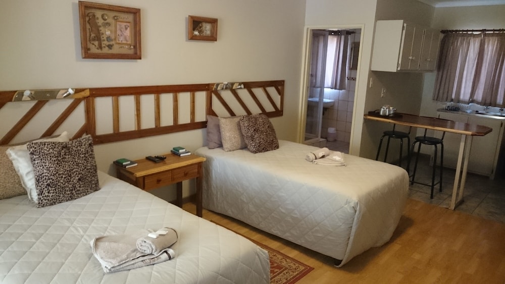 Ladybrand Guest House 8/50