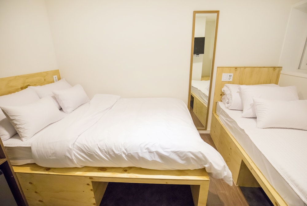 Step Inn Myeongdong 1 21/72