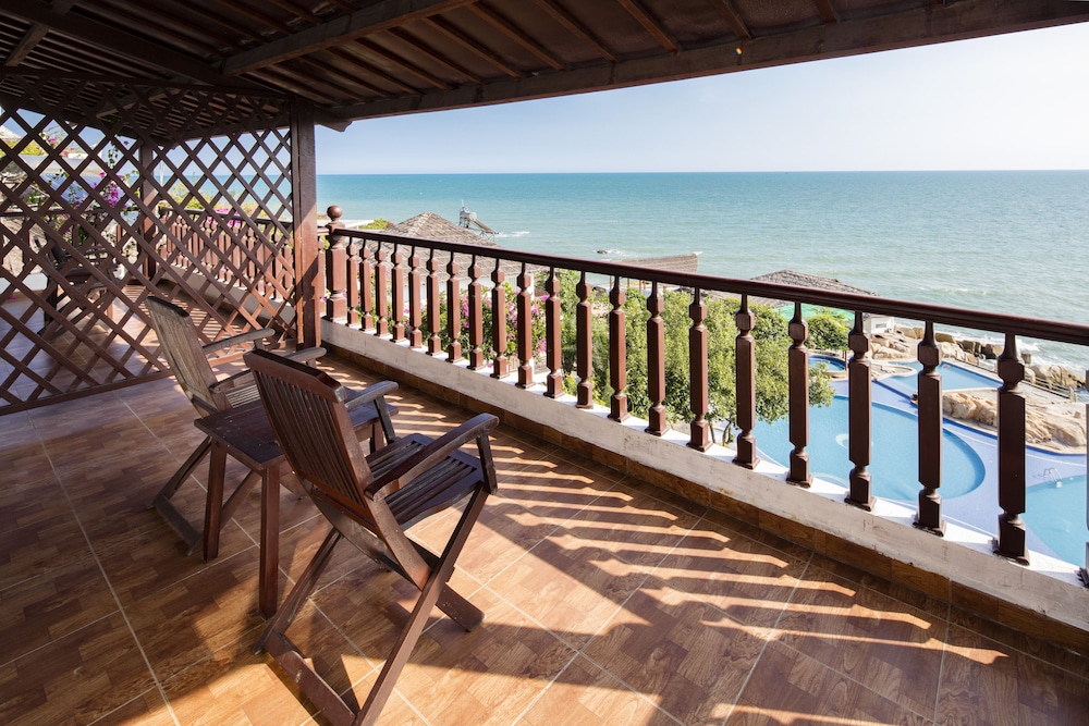 Rock Water Bay Beach Resort &amp; Spa 26/50