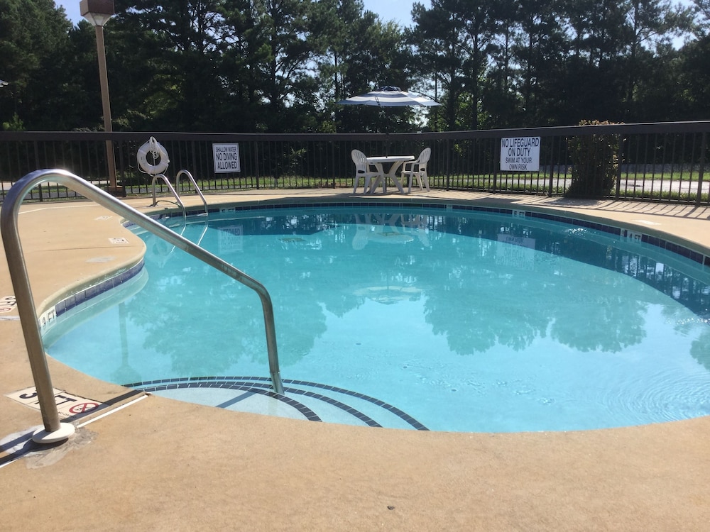 Days Inn by Wyndham Clinton Laurens I-26 16/26