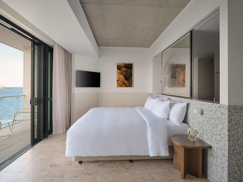 Ocean, Suite, King Bed, Corner