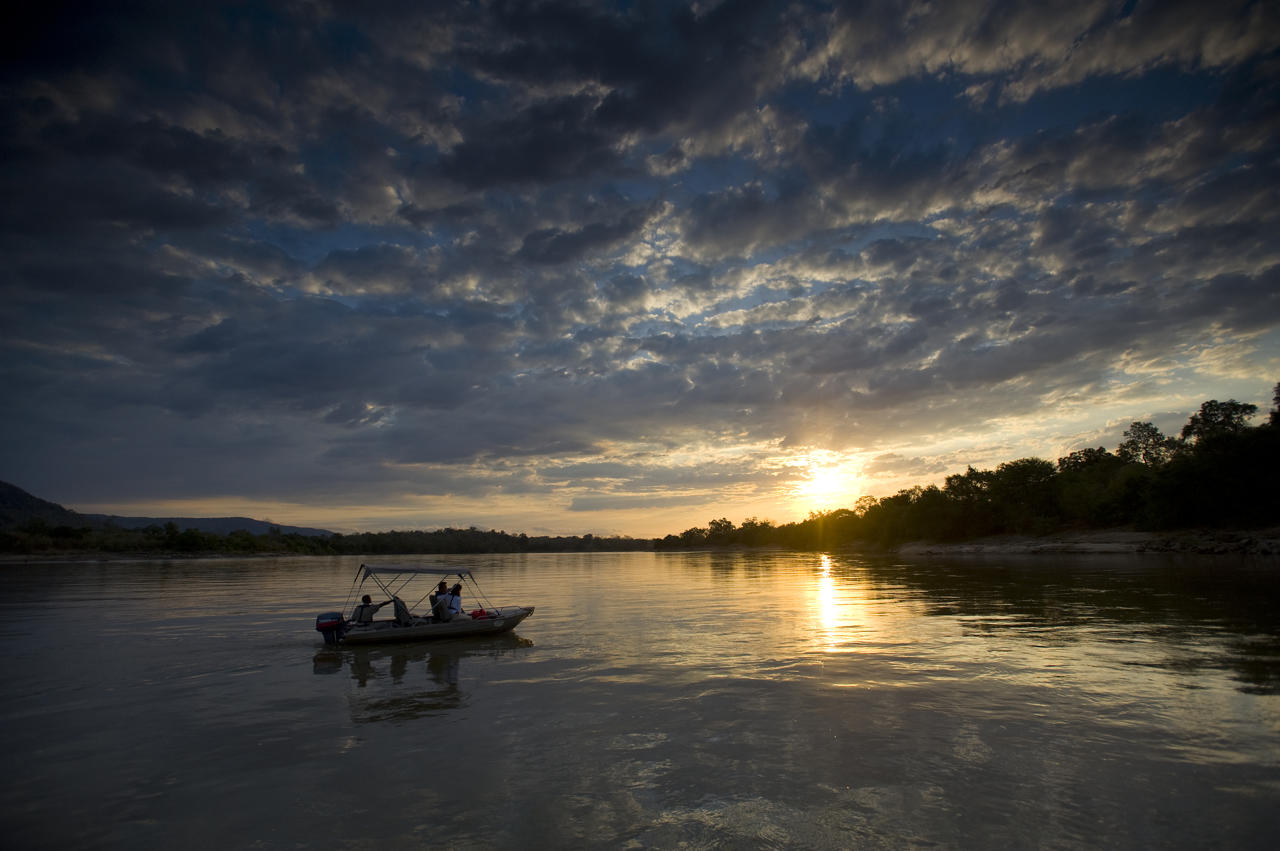 Serena Mivumo River Lodge 16/30
