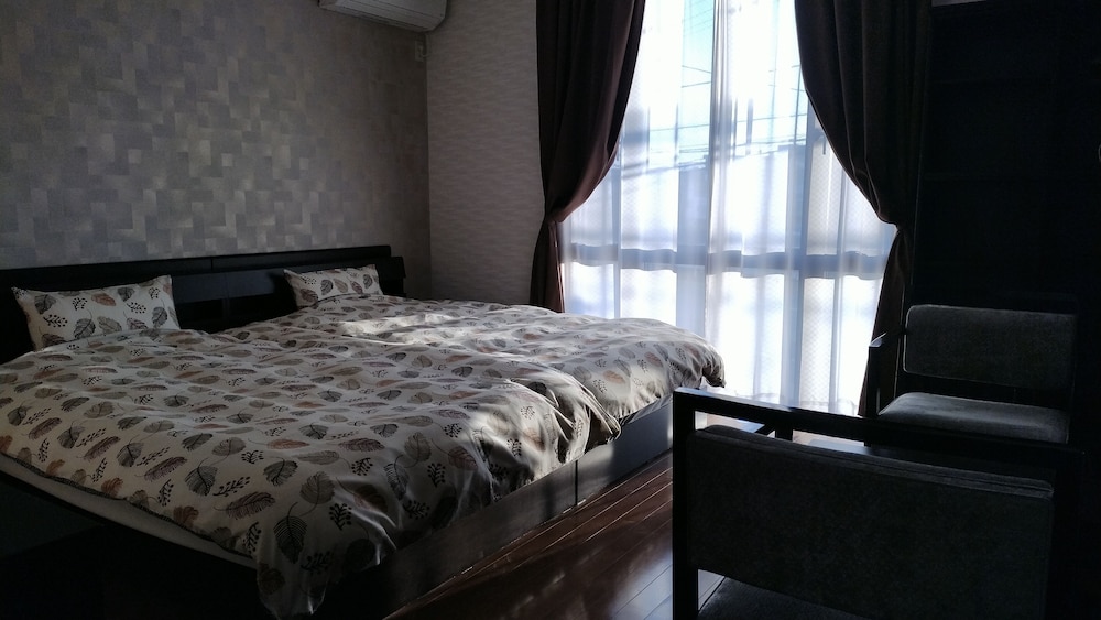 DELUXE, TWIN BEDS