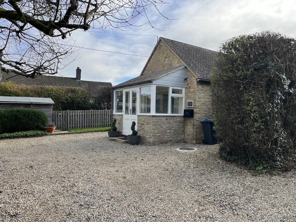 Cherry Tree Cottage 34/38