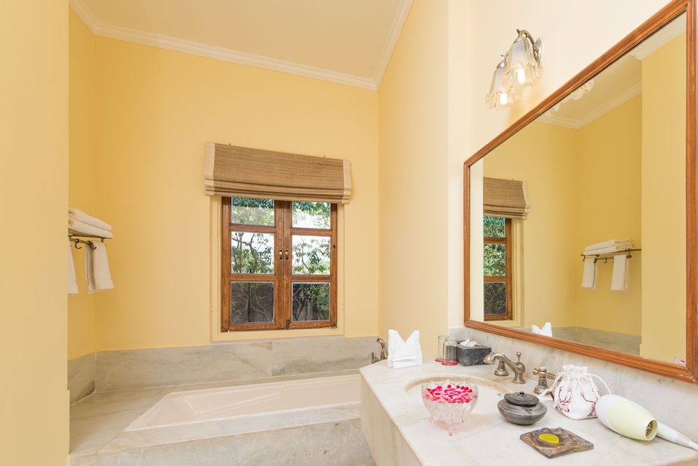 Hotel Dev Vilas 70/72