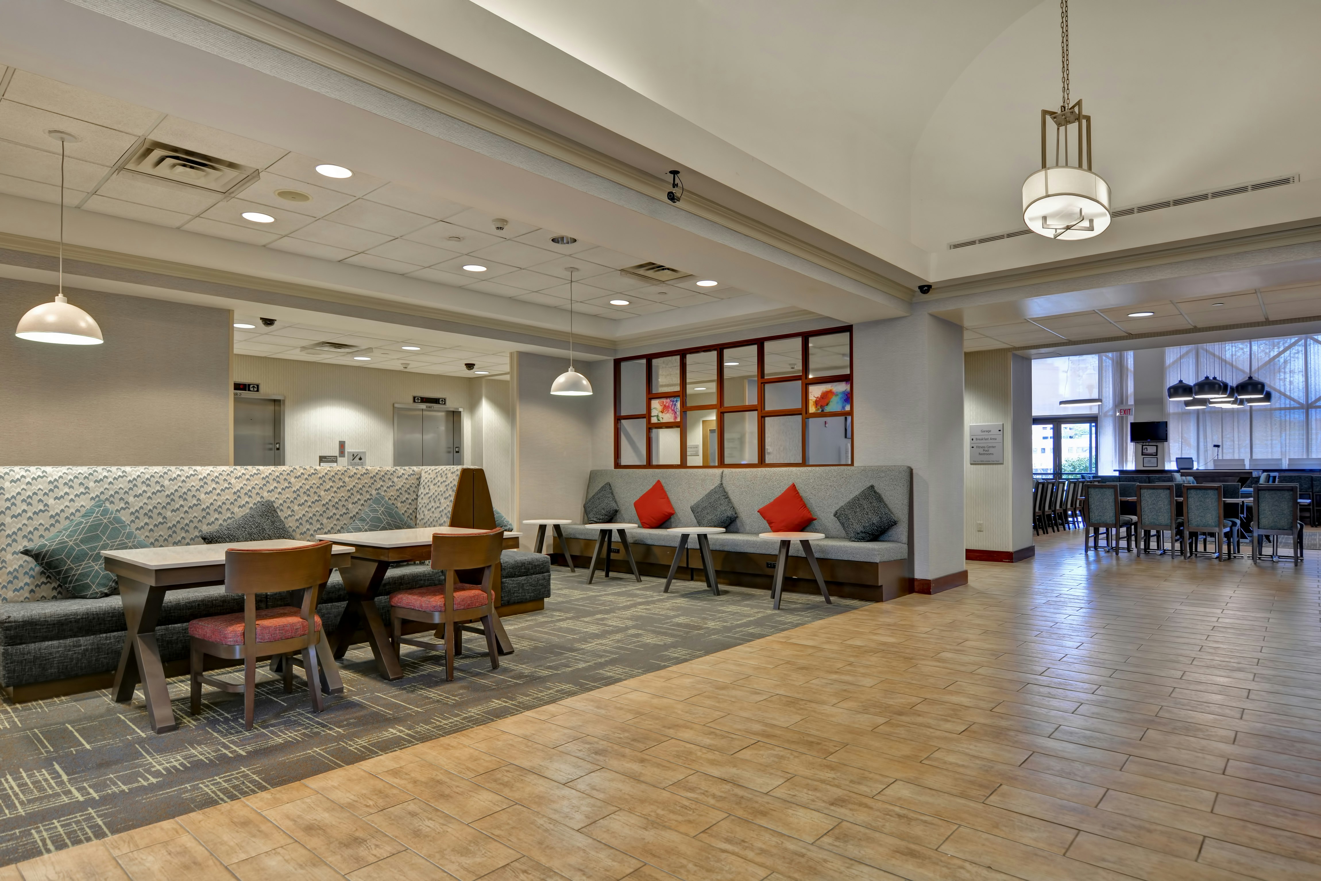 Hampton Inn Suites Newark Harrison Riverwalk 26/60