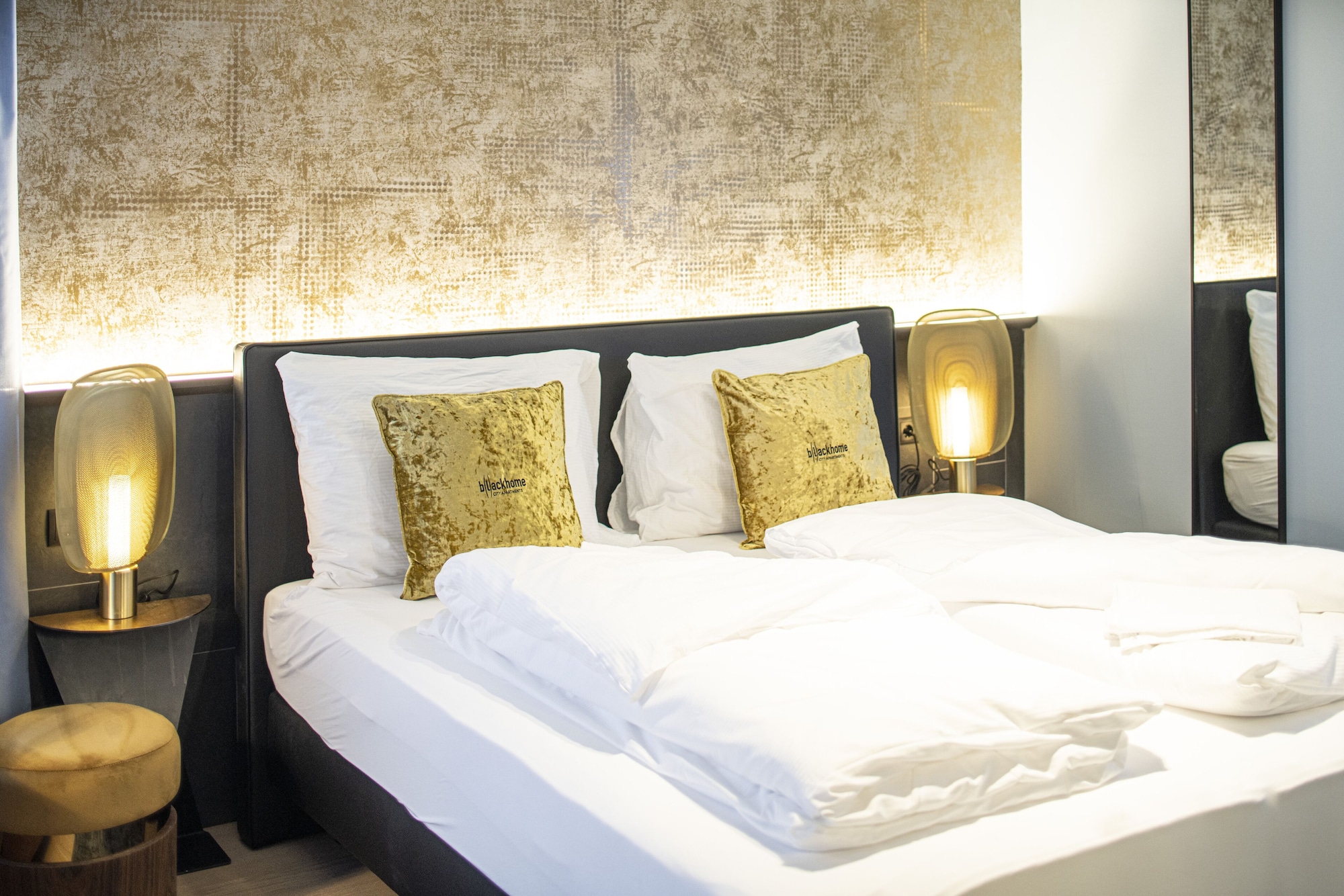 Gold, Apartment, Double Bed, B(L)Ackhome City Apartments 2/5