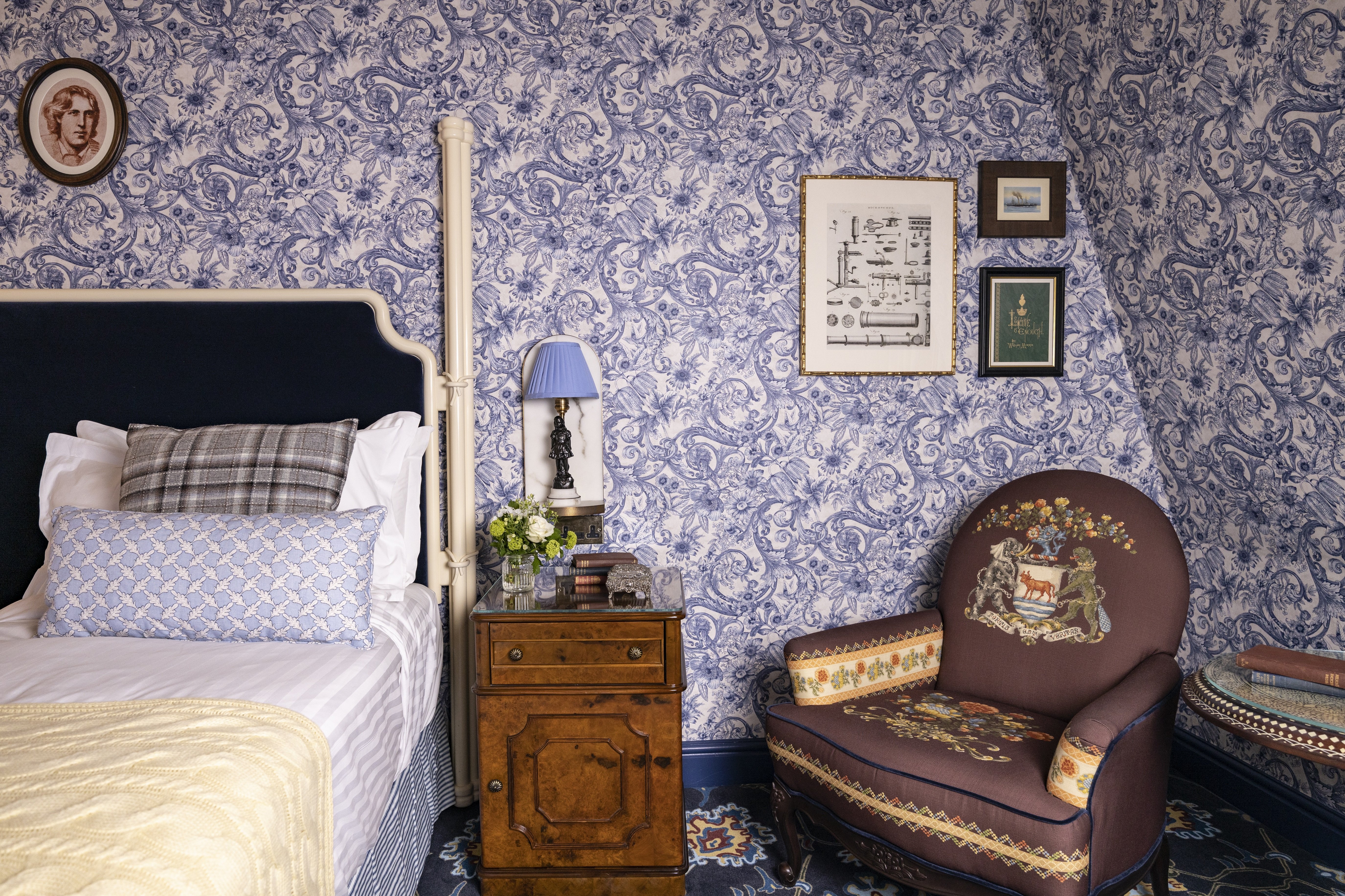 Graduate, Deluxe, Twin Beds