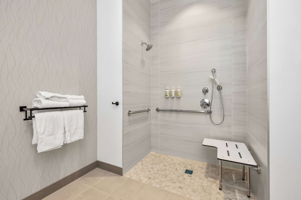 La Quinta Inn & Suites by Wyndham San Jose Silicon Valley 45/50