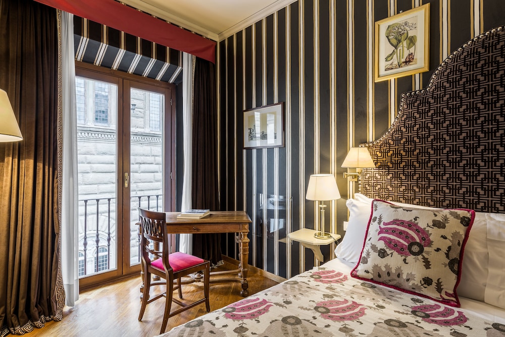 Room Mate Isabella 43/63