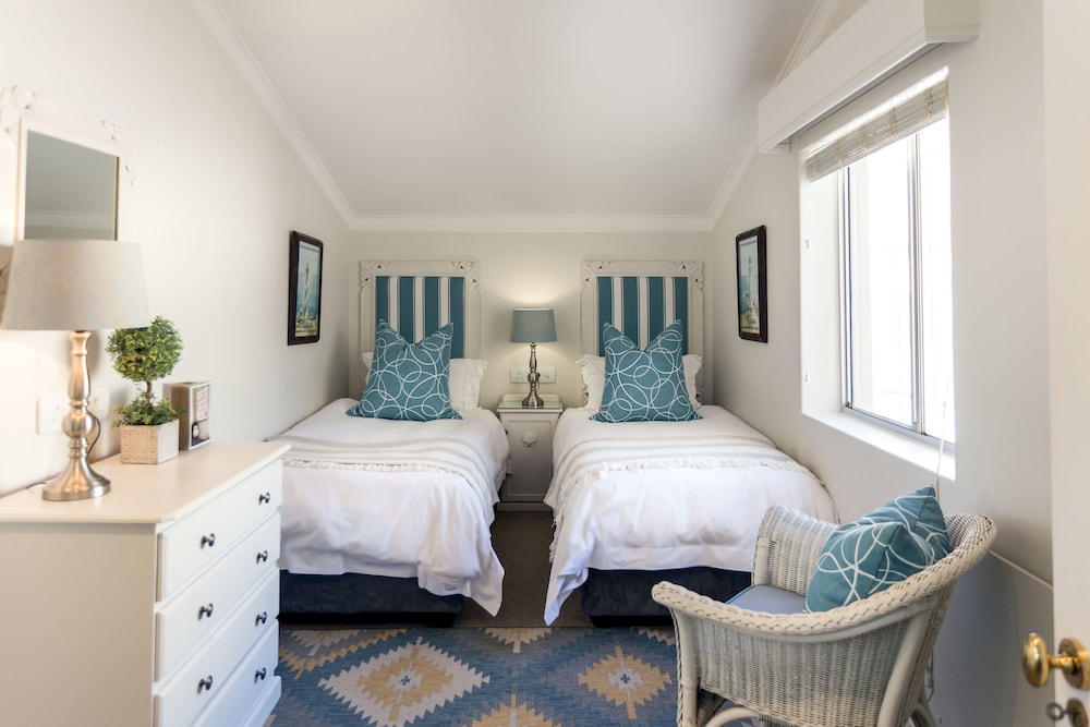Ocean Watch Guest House 12/37