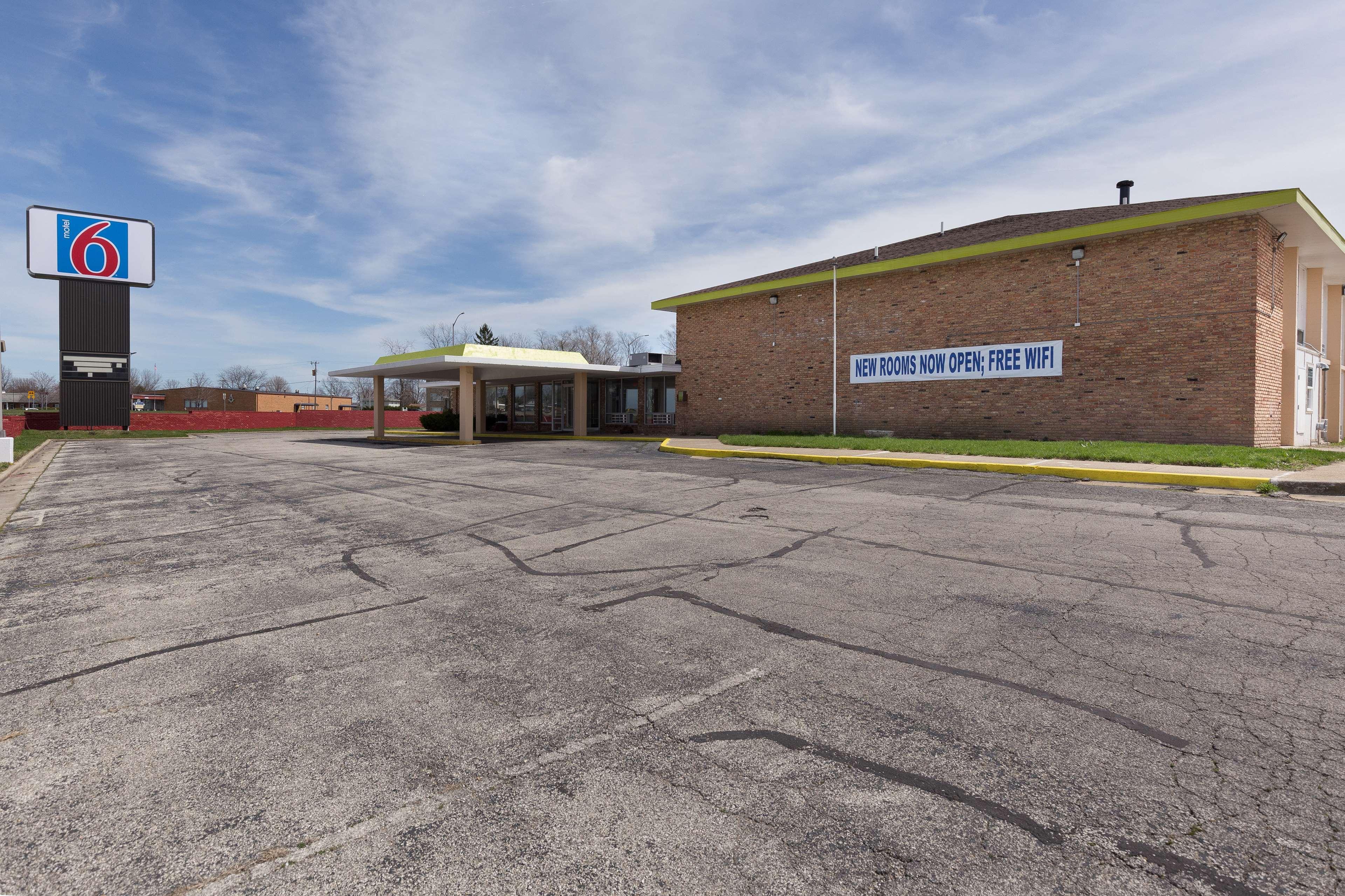 Americas Best Value Inn Lincoln, IL 21/28