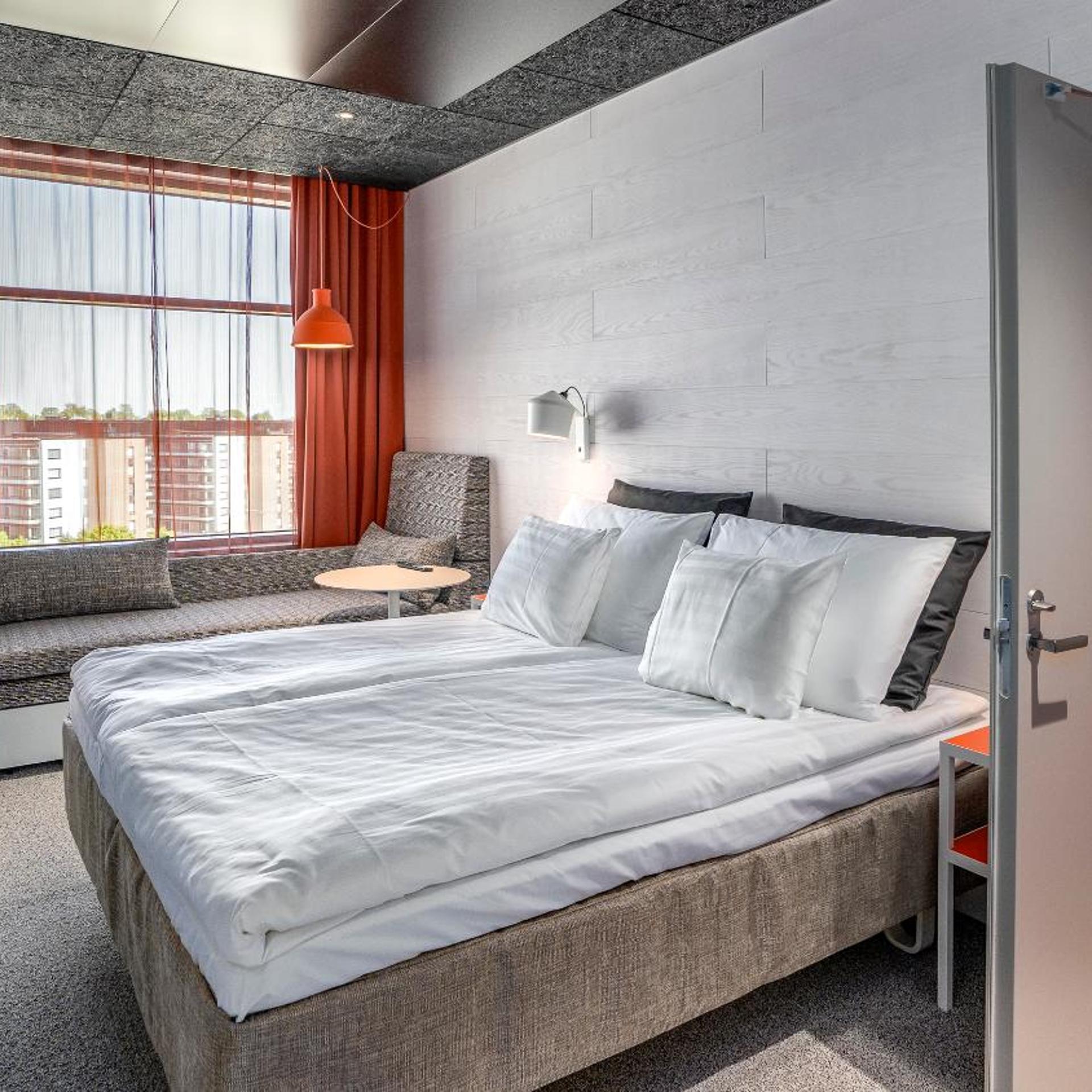 Standard, King Bed, Sofa