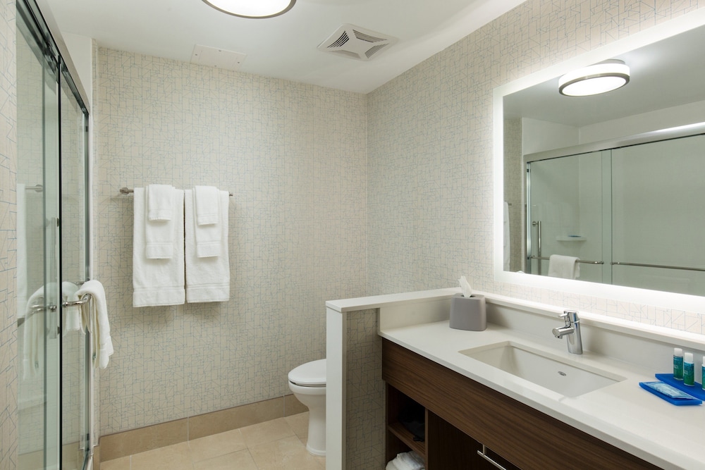 HOLIDAY INN EXPRESS VISALIA 9/28