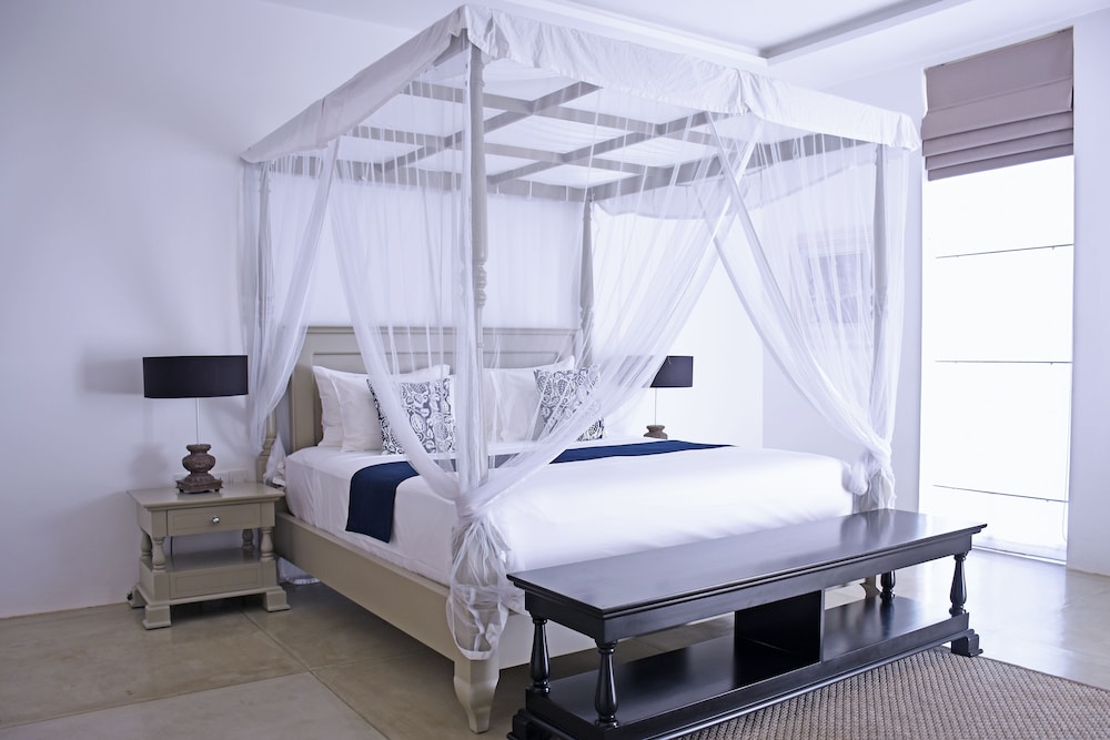 DELUXE, DOUBLE BED