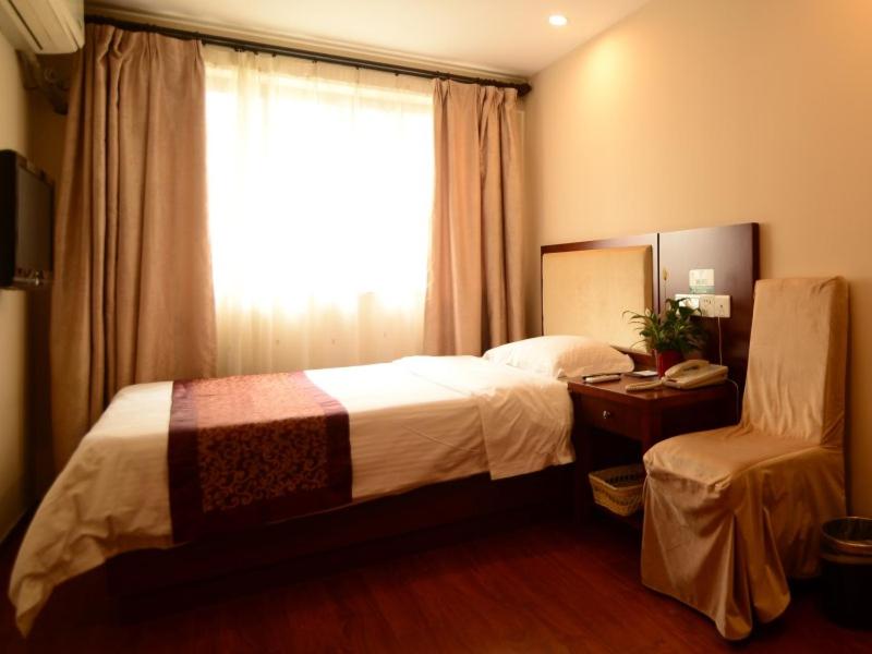 GreenTree Inn Suzhou Kunshan Huaqiao Metro Station Express Hotel 27/36