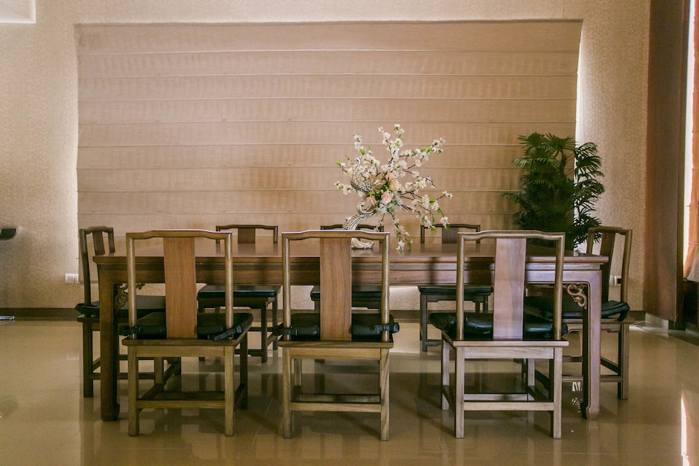 Lagos Oriental Hotel 62/74