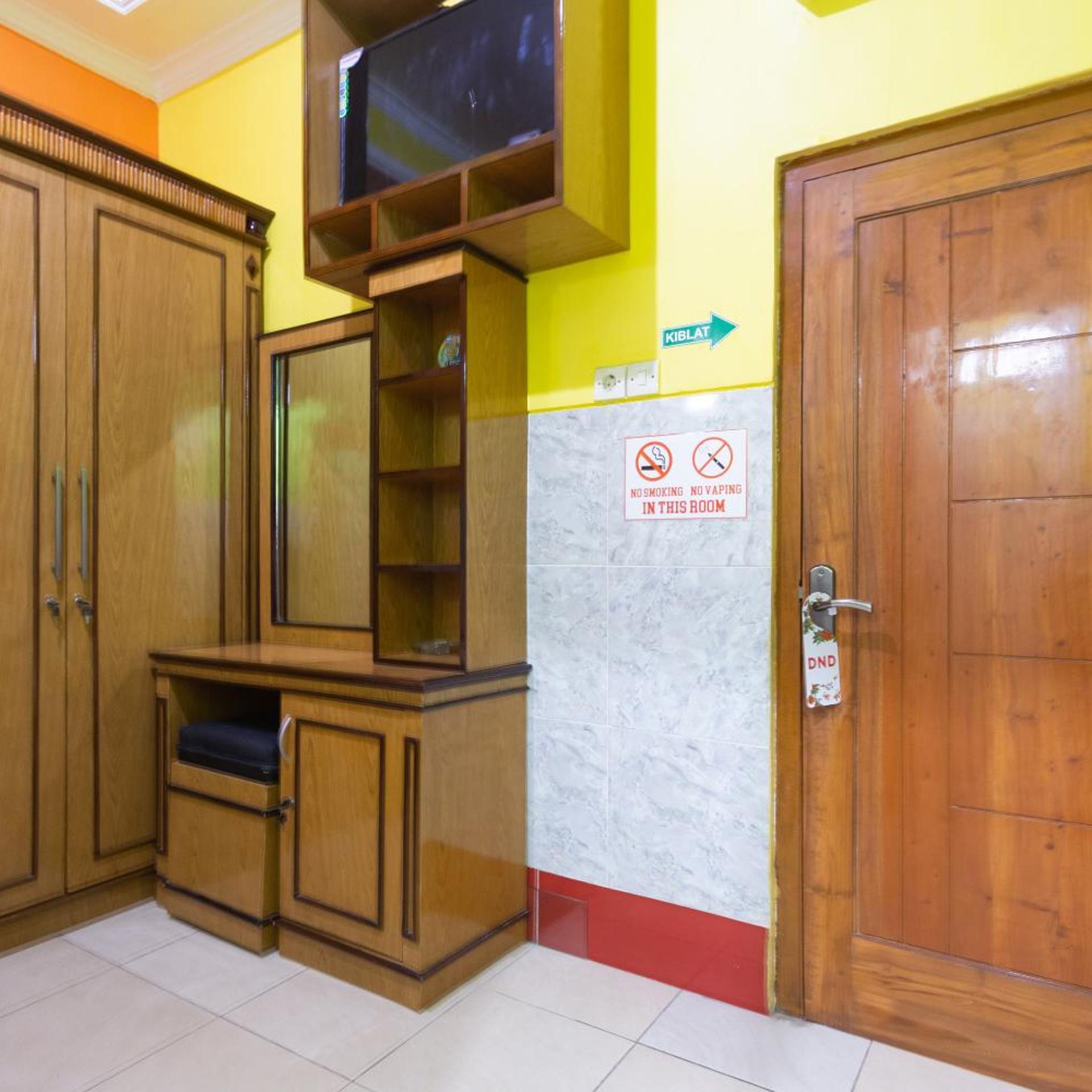 OYO 3727 Homestay Gayatri Sawojajar 12/57