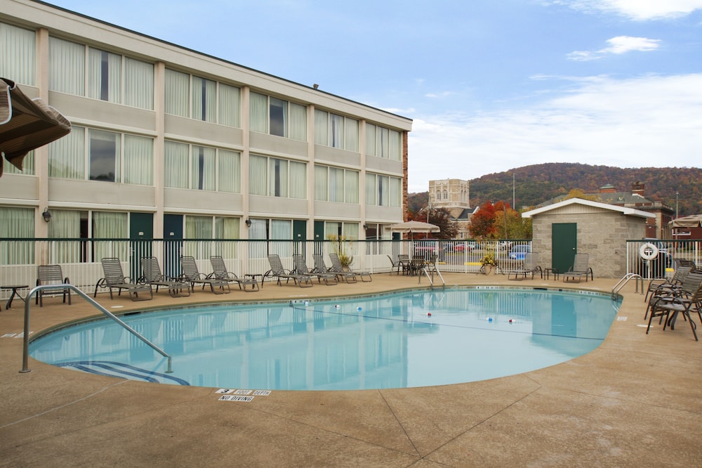 Best Western Plus Bradford Inn 4/38